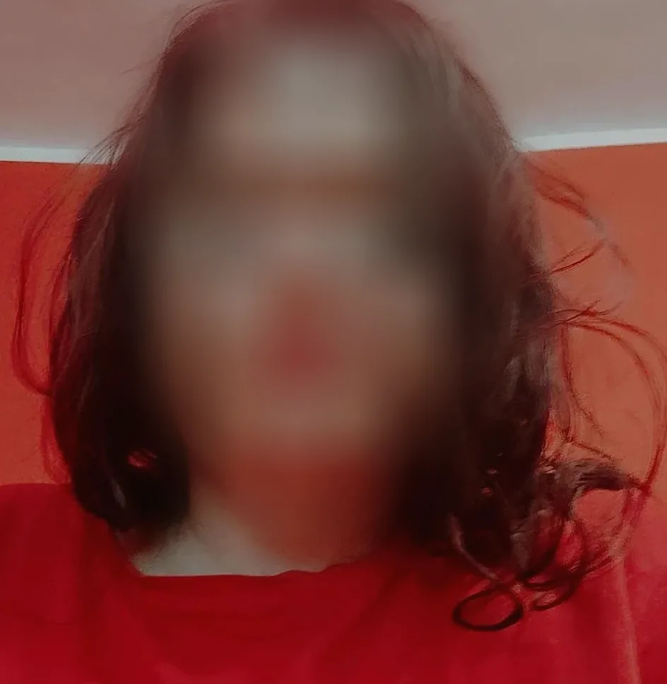 Ella, 37