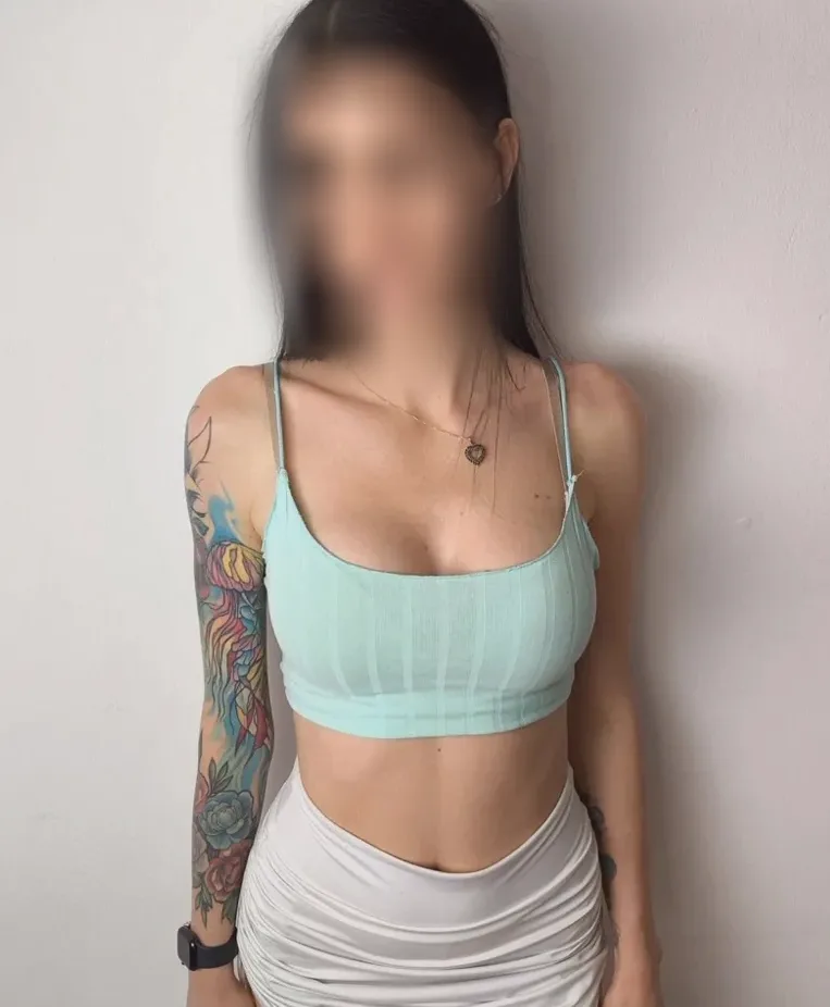 Elvira, 28