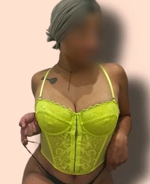 Helena, 27