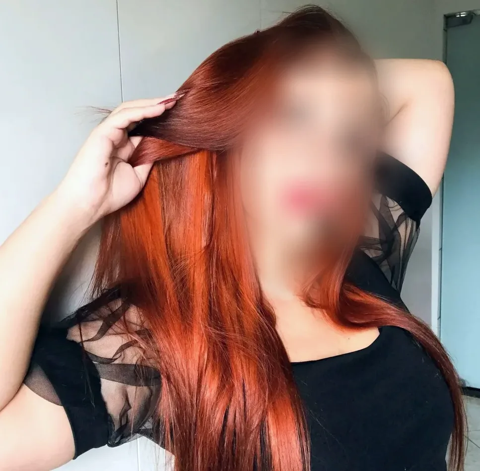 Nathalie, 32
