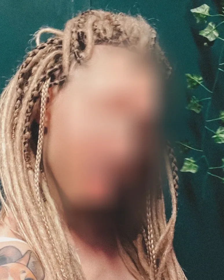 Rebecka, 26