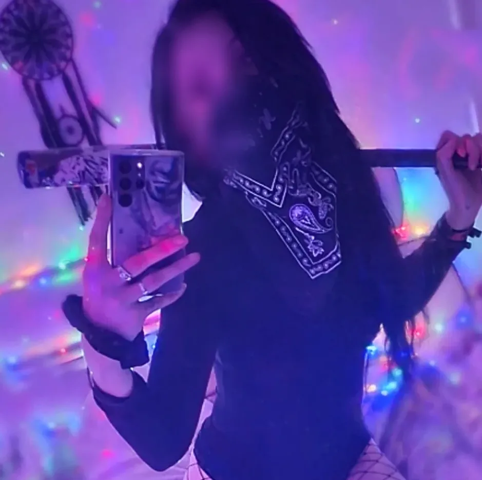 Sandra, 28