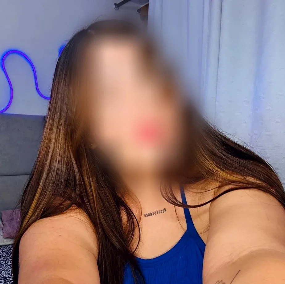 Viktoria, 23