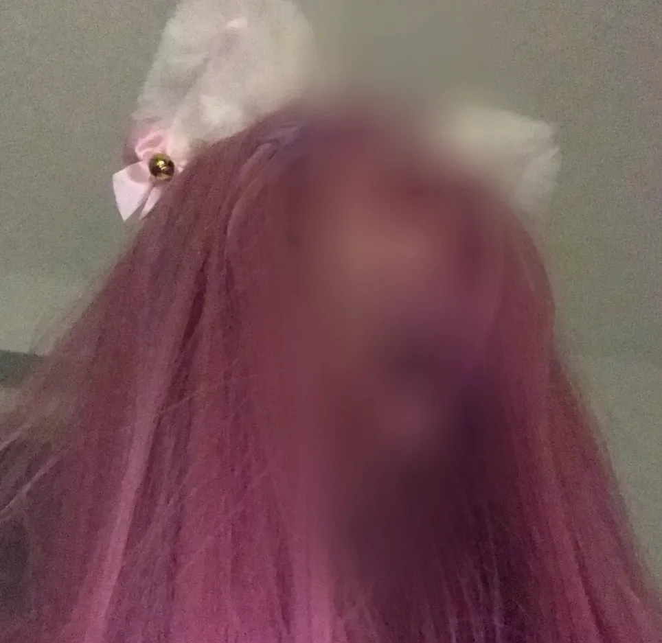 Viktoria, 22